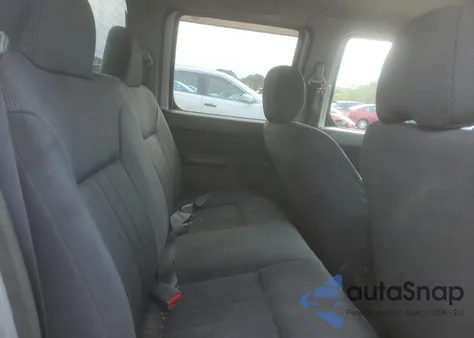 2002 Nissan Frontier Crew Cab Xe from USA, damaged, VIN 1N6ED29Y22C375692